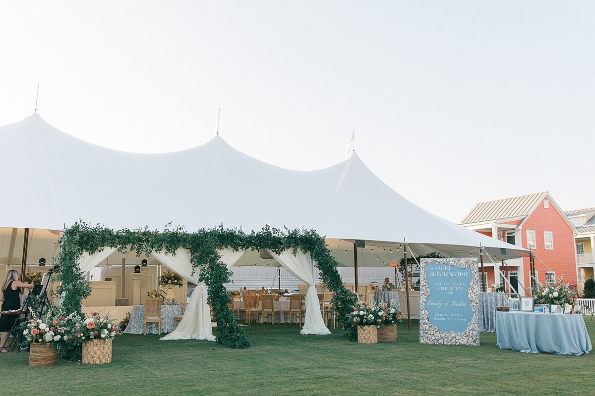 coastal nc wedding reception on the Beaufort Hotel front lawn 